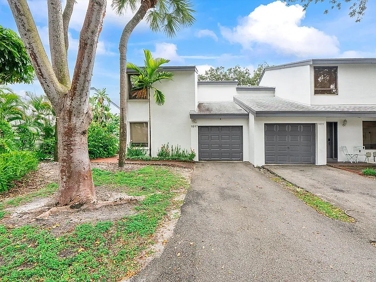 9897 Fairway Cove Ln — Photo 2