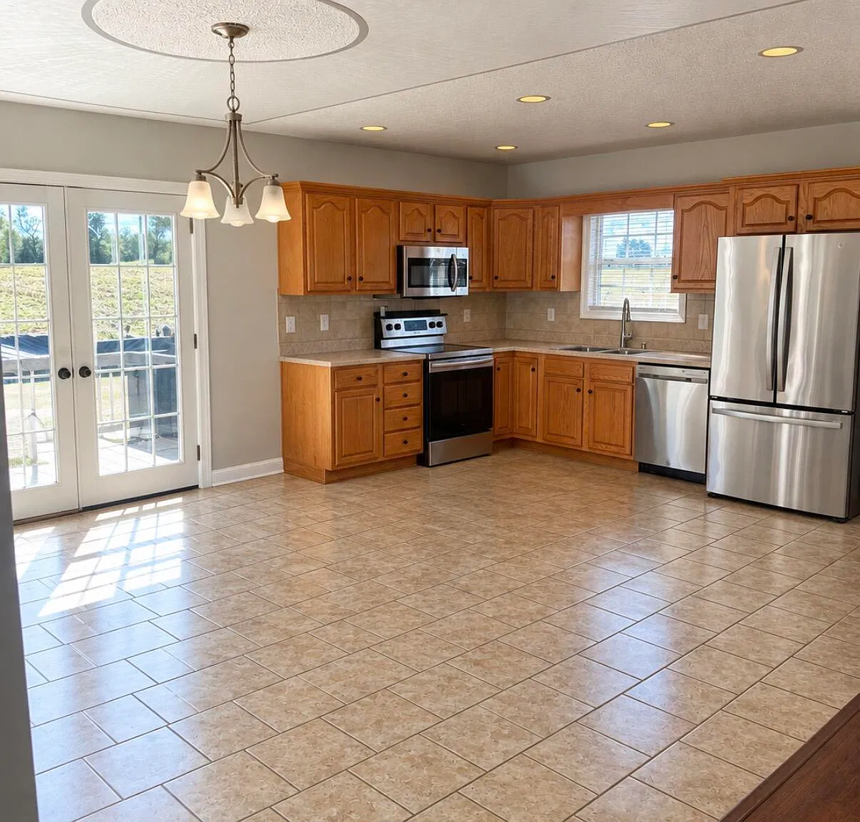 3 bed, 2.0 bath, 1738 sqft, $1,975 — Photo 3