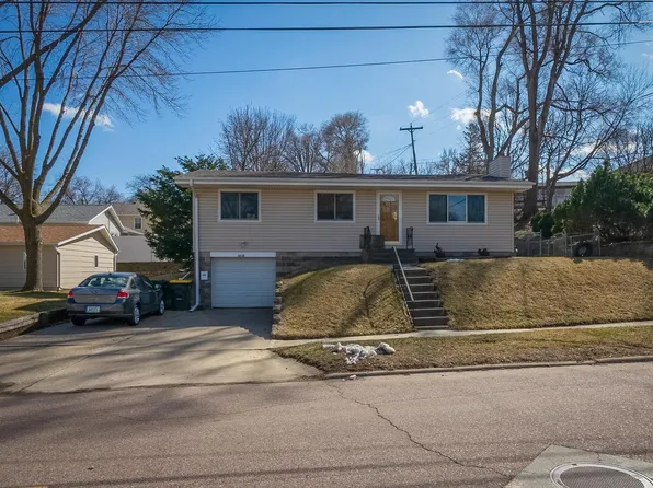 5210 Glenn Ave, Sioux City, IA 51106