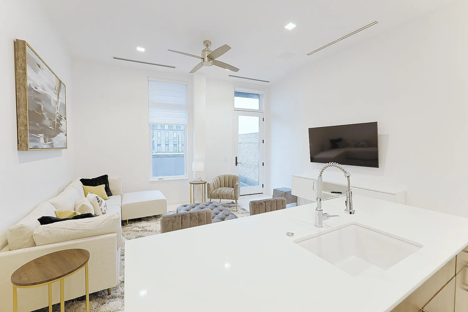 1 bed, 819 sqft, $3,000 — Photo 3