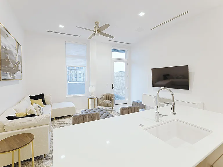 400 S Old Woodward Ave #303 — Photo 3