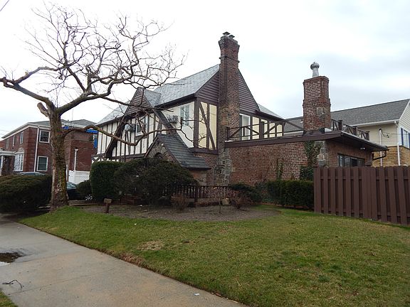 2nd image of 14015 Rockaway Beach Blvd #0