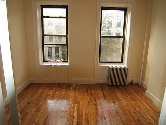Rented by Joel Weisz, LREB | media 6