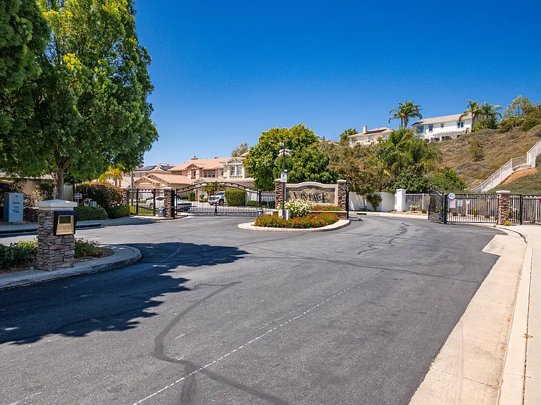 45277 Chateau Ct — Photo 43