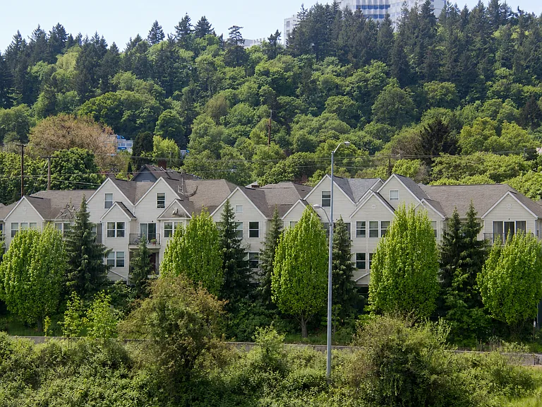 Hoodview Apartments — Photo 2