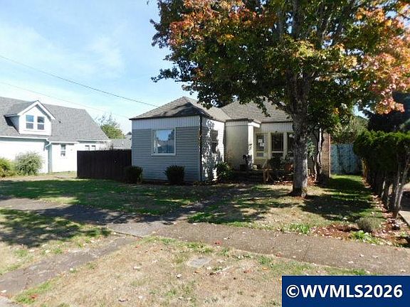 2nd image of 1162 SE Lyle St