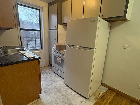 5th image of 233 Jamaica Ave APT 2G