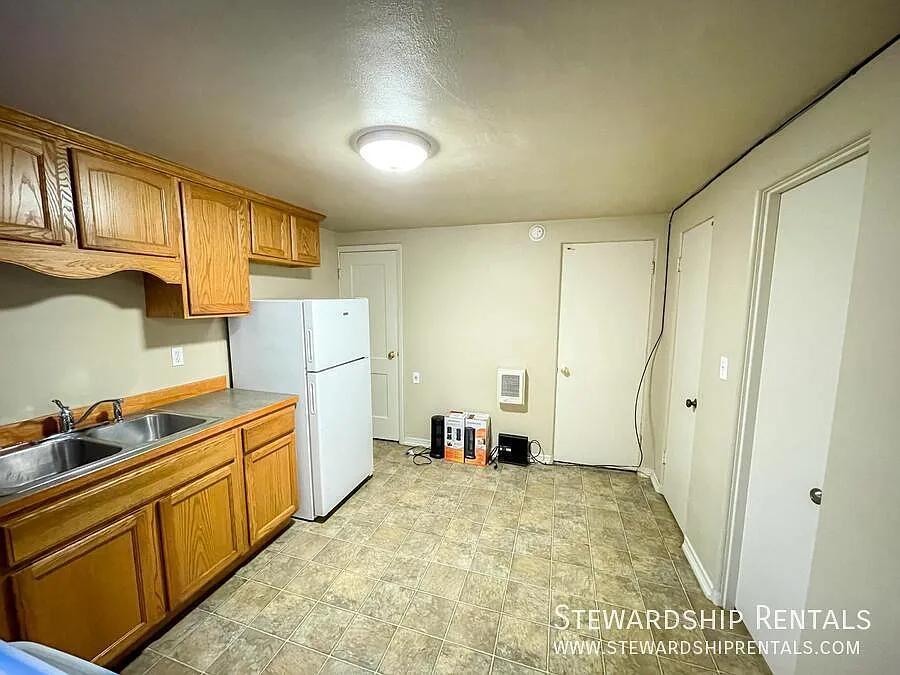 Building Photo - 942 E 18th Ave #12