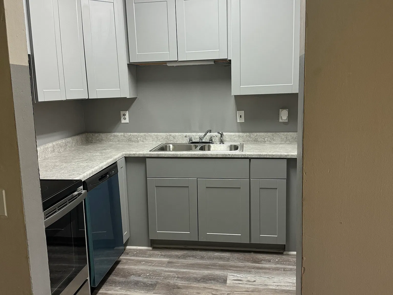 1161 Pineglen Dr — Photo 2