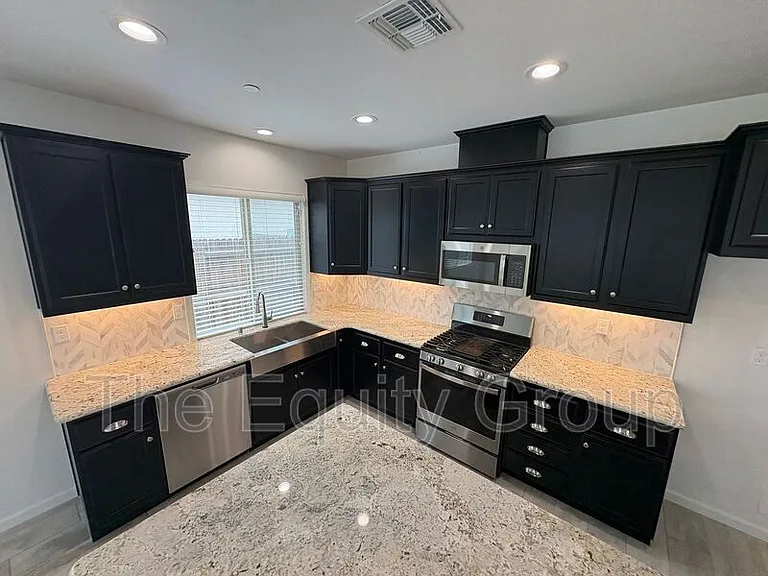 1336 W Porter Ct — Photo 31