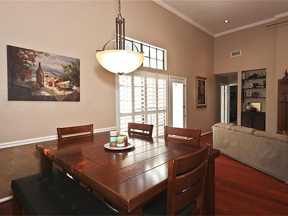 Large breakfast area opens to the family room.