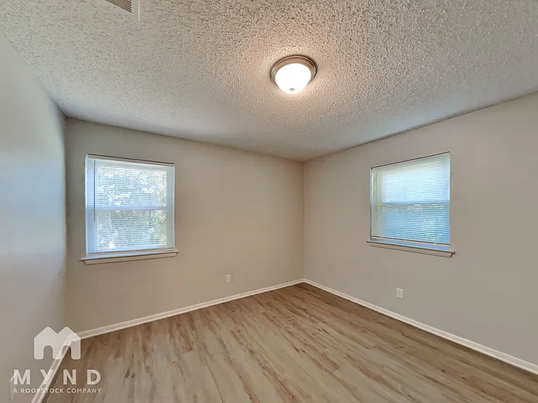 904 Redbud St — Photo 18