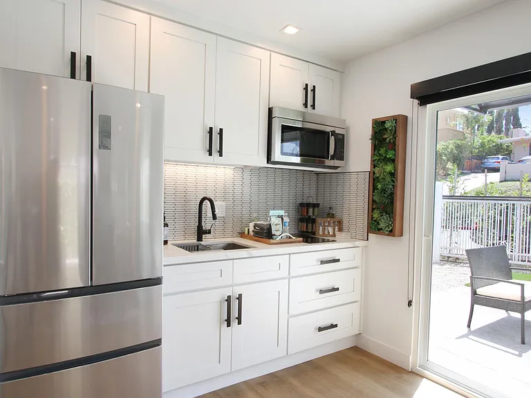 22809 Crespi St — Photo 13