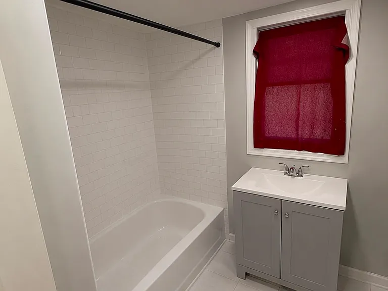 225 Washington Ave #B — Photo 5
