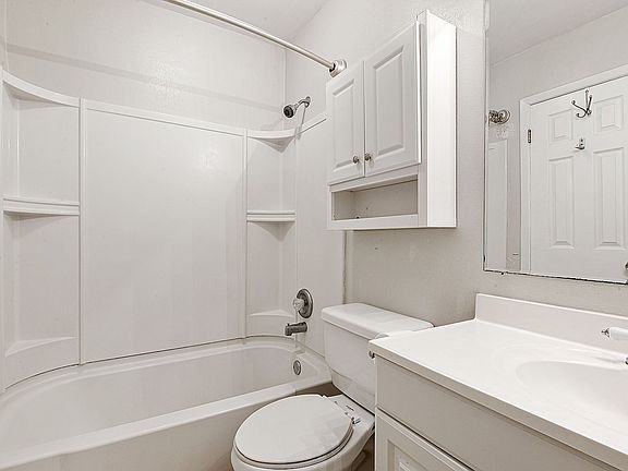 3rd image of 1878 Denver Dr