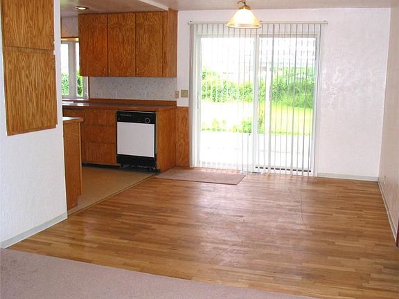 5th image of 8705 188th Ave E
