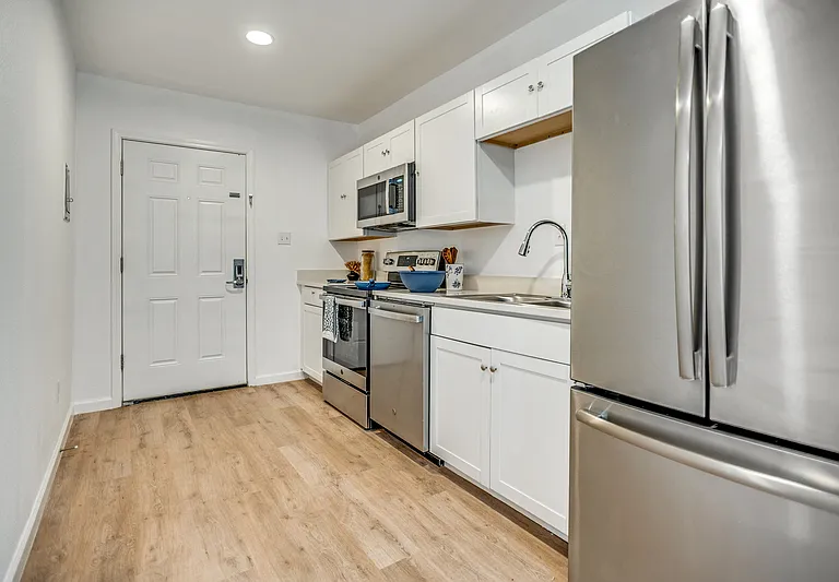 905 W Abram St #2 — Photo 4
