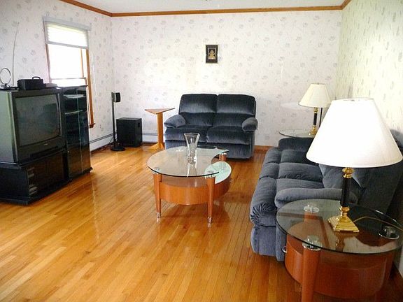 SUNNY FAMILY ROOM WITH HARDWOOD FLOOR