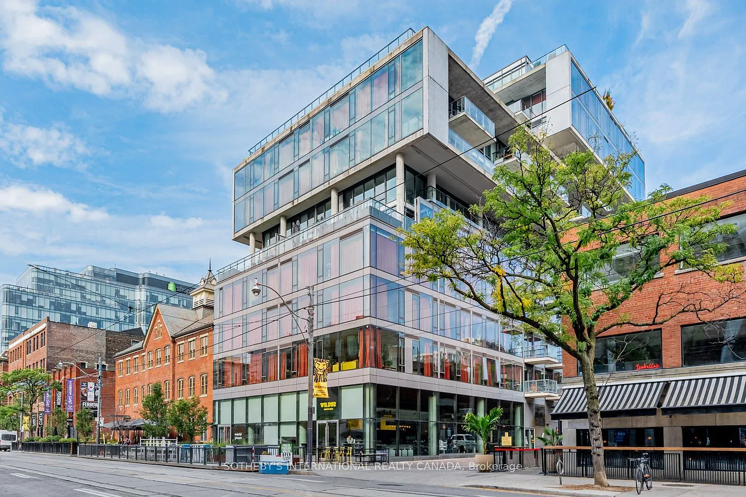 560 King St W — Photo 1