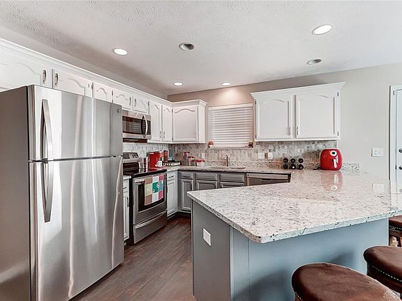3rd image of 438 Kilkenny Ct