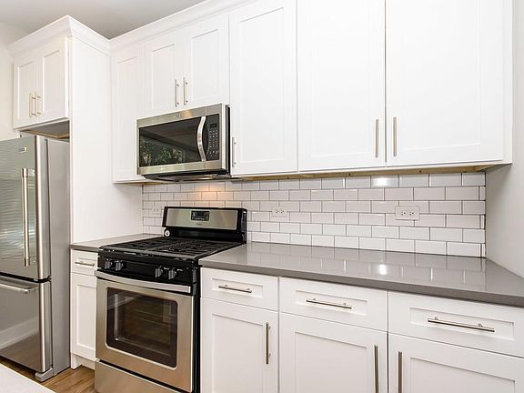 3rd image of 4753 N Leavitt St