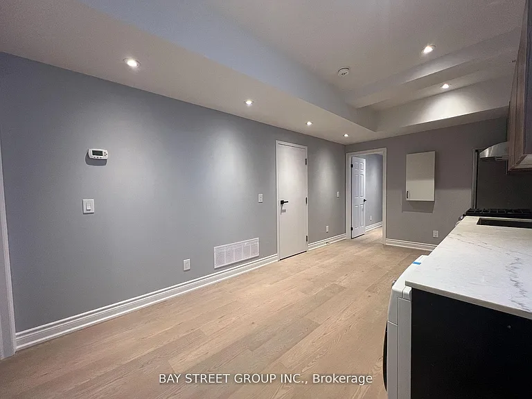 2386 Lake Shore Blvd W #203 — Photo 4
