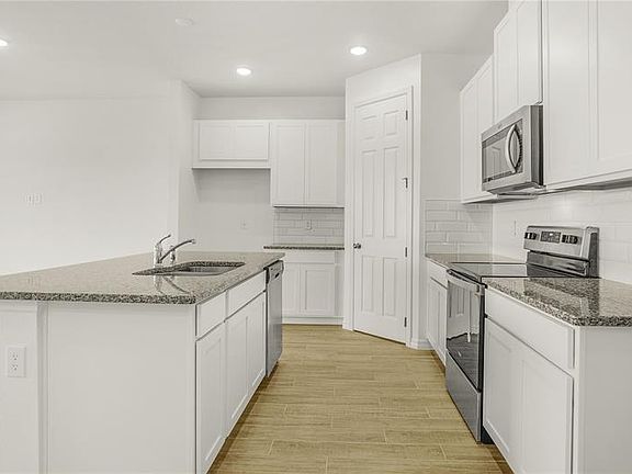 4th image of 3016 Ambersweet Pl