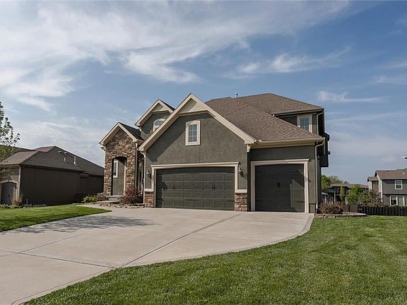 2nd image of 1521 SW Cross Creek Dr