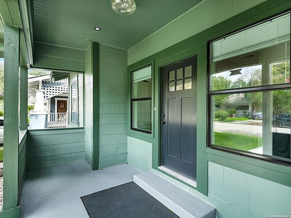 3rd image of 211 Queen Anne Ct