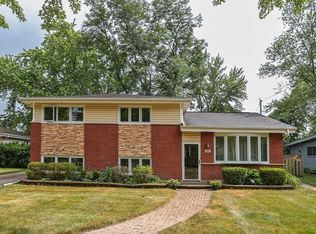 1907 E Tano Ln, Mount Prospect, IL 60056