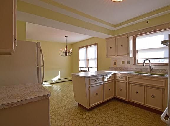3rd image of 6115 N Moody Ave #1