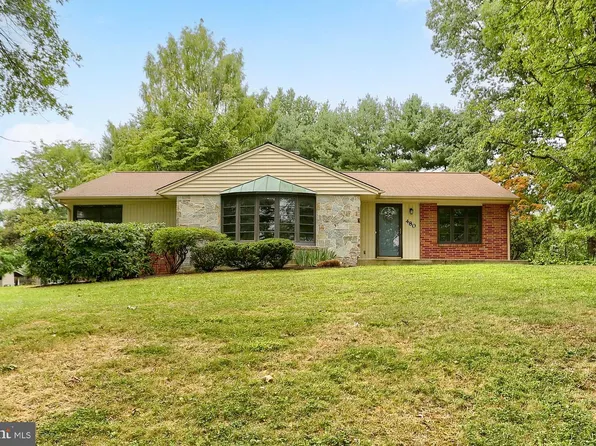 480 Saint Johns Dr, Camp Hill, PA 17011