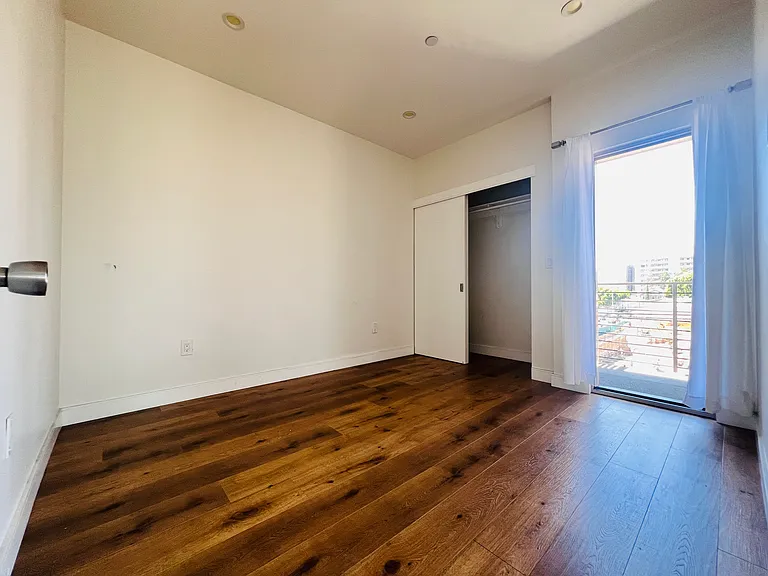 250 S Burlington Ave #250 — Photo 37