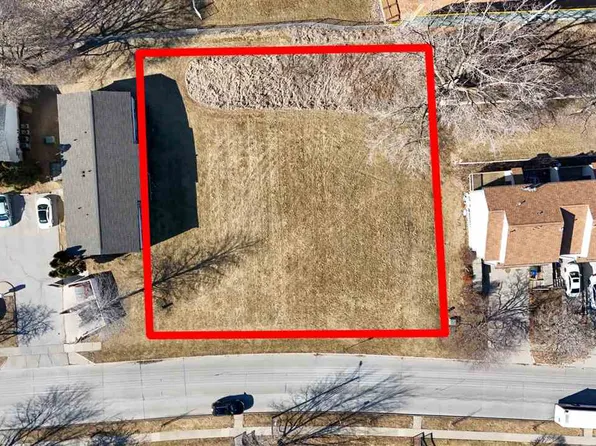 701-711 Westwinds Dr, Iowa City, IA 52246