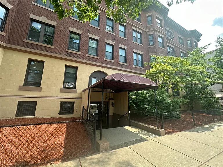 1242 Commonwealth Ave #42 — Photo 13