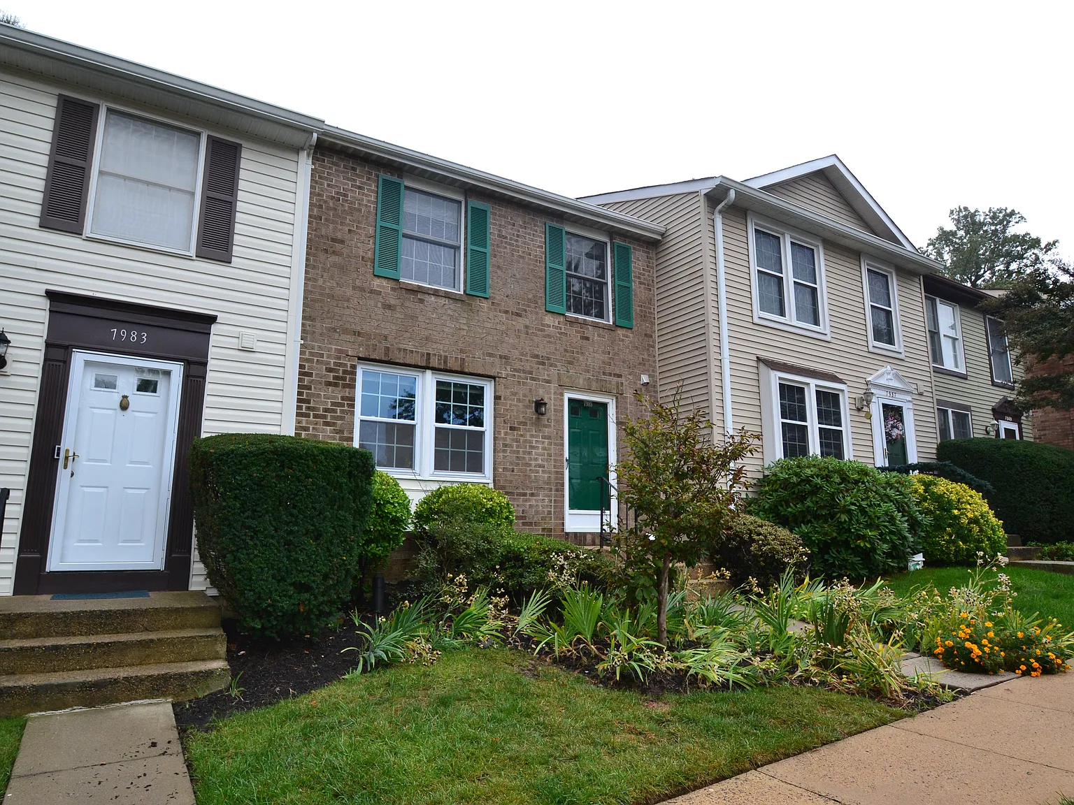 3 bed, 3.5 bath, 1220 sqft, $2,900 — Photo 2