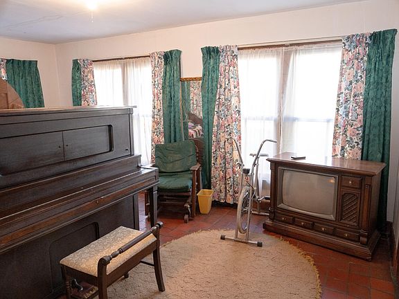 3rd image of 619 Virginia Ave