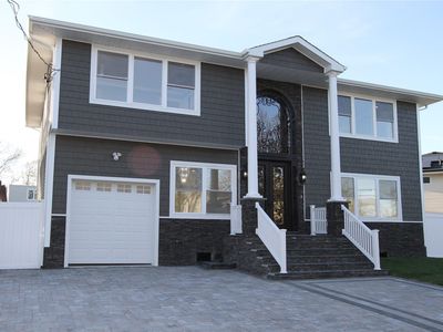 530 Links Drive, Oceanside, NY, 11572