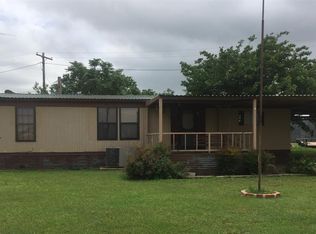 406 1st St, Electra, TX 76360