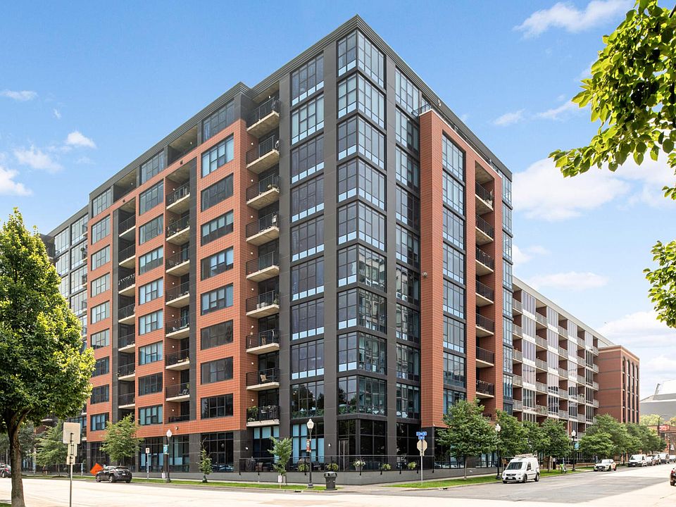 1st image of 215 10th Ave S Unit 907