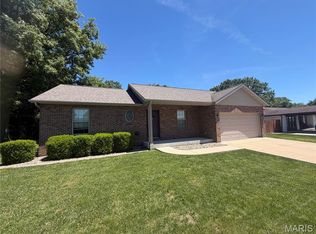 8 Dwight St, Waterloo, IL 62298