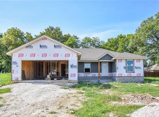 1201 Arkansas Ln, Prairie Grove, AR 72753