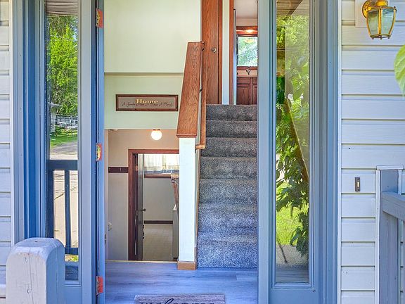 4th image of 384 E Cumberland St