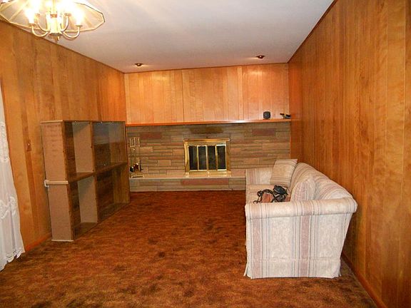 2nd image of 963 Chateau Dr