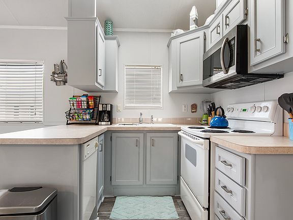 5th image of 1219 Thomas Dr #133