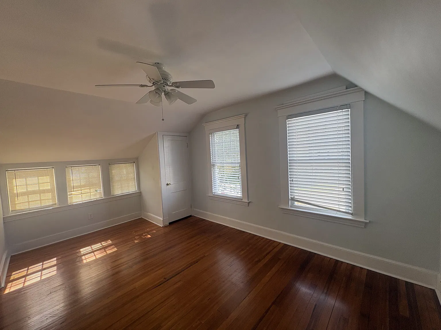 3 bed, 1.5 bath, 1355 sqft, $2,995 — Photo 4