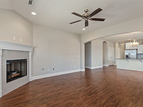 2nd image of 2817 Suncrest Ave