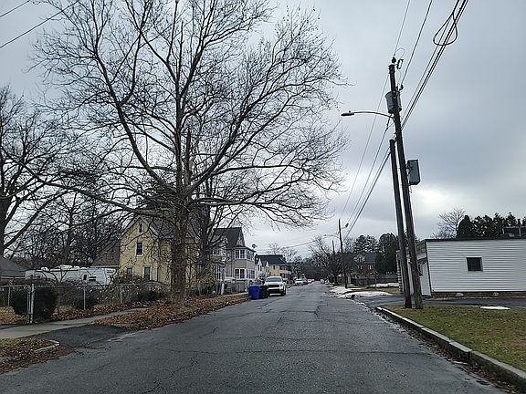 4th image of 194 Centre St