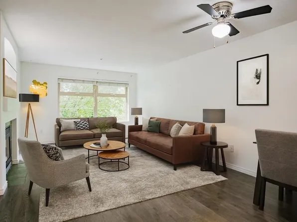 15210 Guildford Dr #307, Surrey, BC V3R 0X7