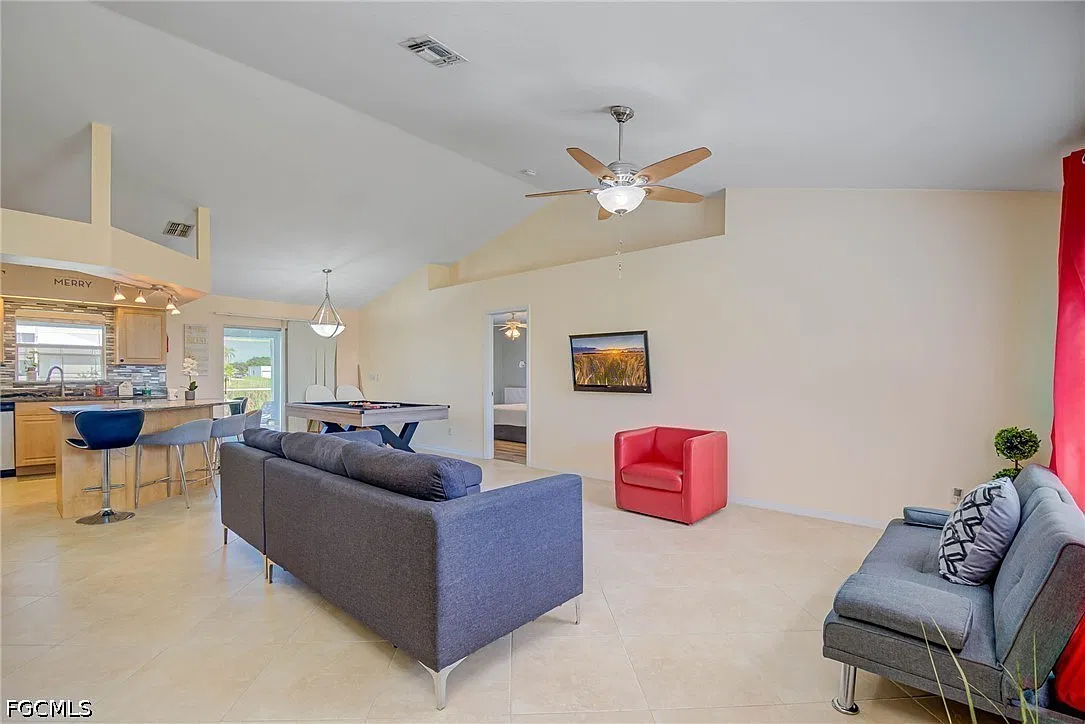 4 bed, 2.0 bath, 1712 sqft, $2,900 — Photo 3